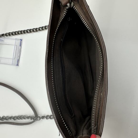Small‎ Leather Soft Lazer Tooled Crossbody With Silver Studs And Chain Strap - Picture 4 of 4